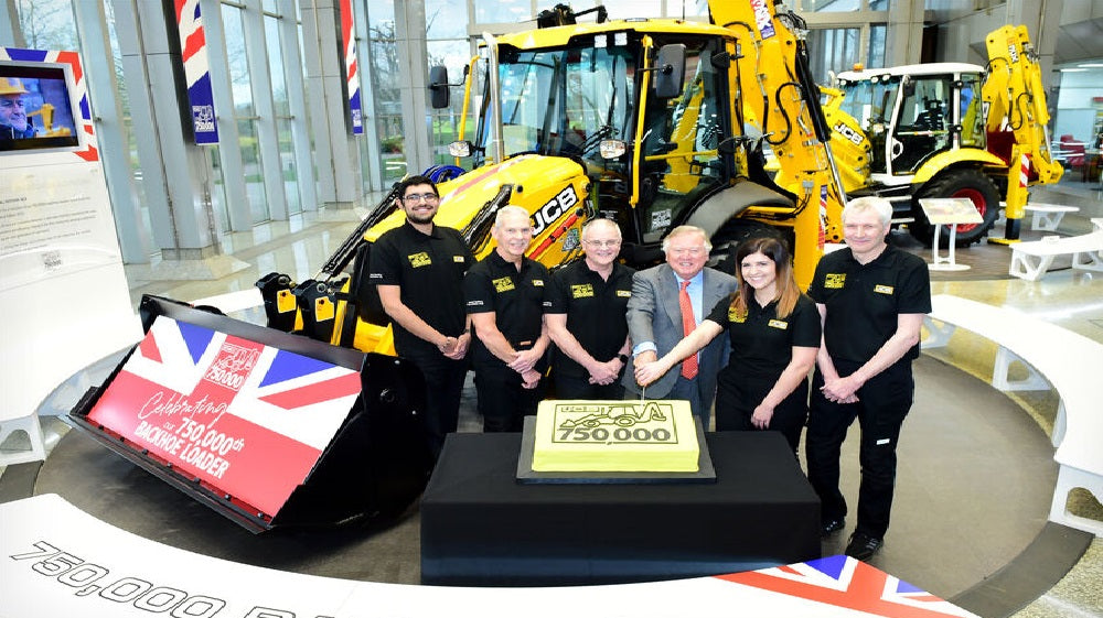 Día histórico para JCB, se alcazó la Retrocargadora número 750 mil en la línea de producción en el Reino Unido