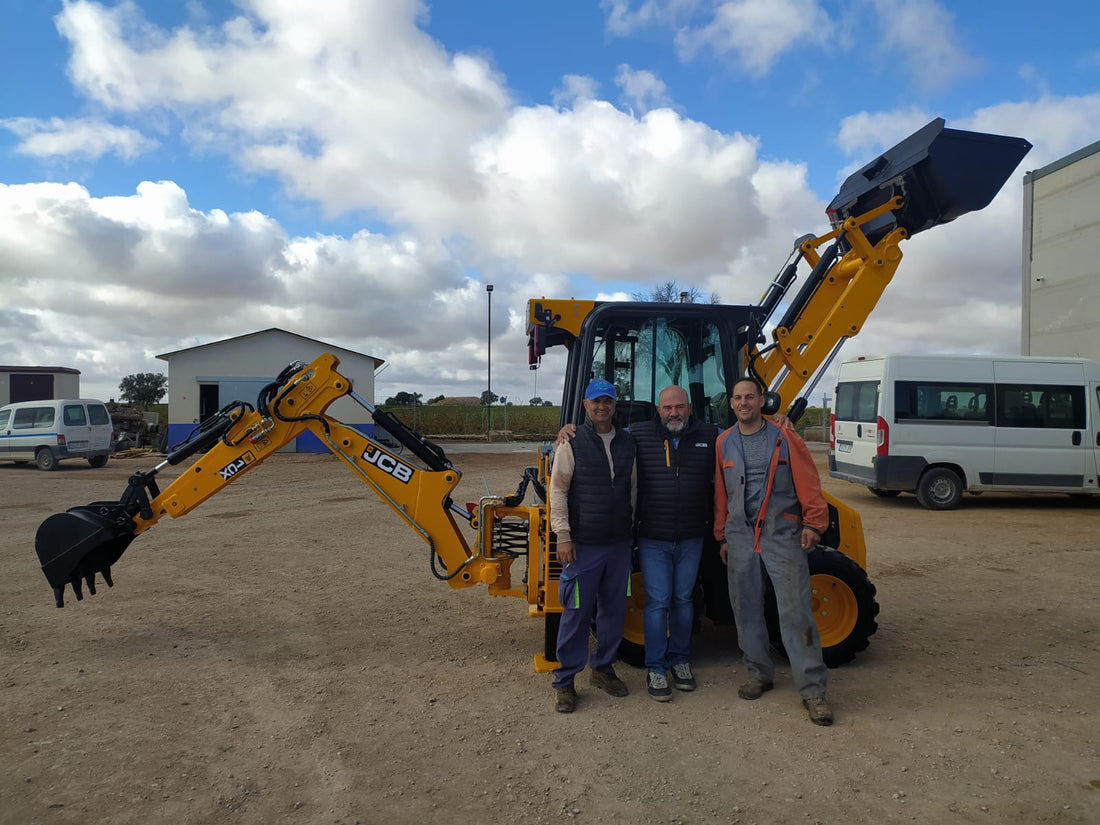 Entrega de una JCB 1CX en Ciudad Real: Un nuevo éxito para WALKIA y su fiel cliente